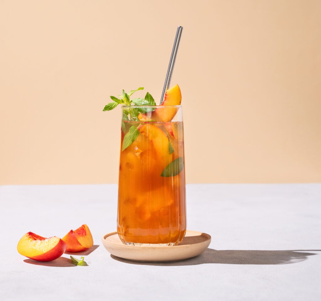 Refreshing peach ice and mint tea